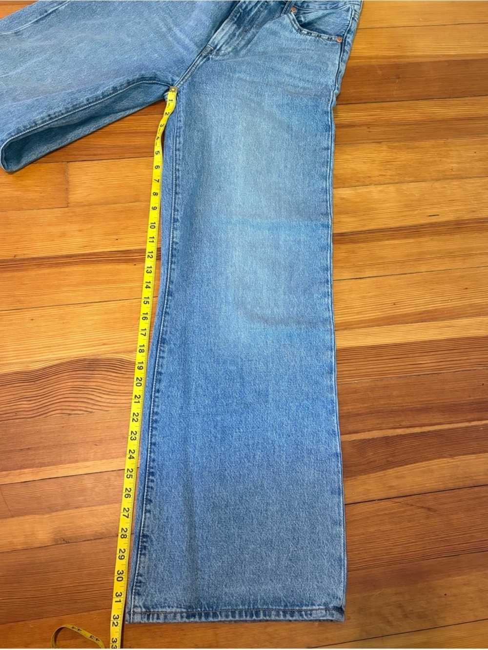 Levi’s Premium Classic High-Rise Wide-Leg Jeans - 28x32 - Picture 4 of 5